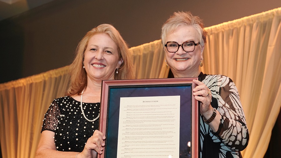 Julie Combs and President Alisa White